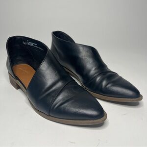 Universal Thread Chic Black Vegan Leather Flats 8.5